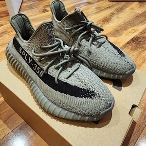 Yeezy Boost 350 V2